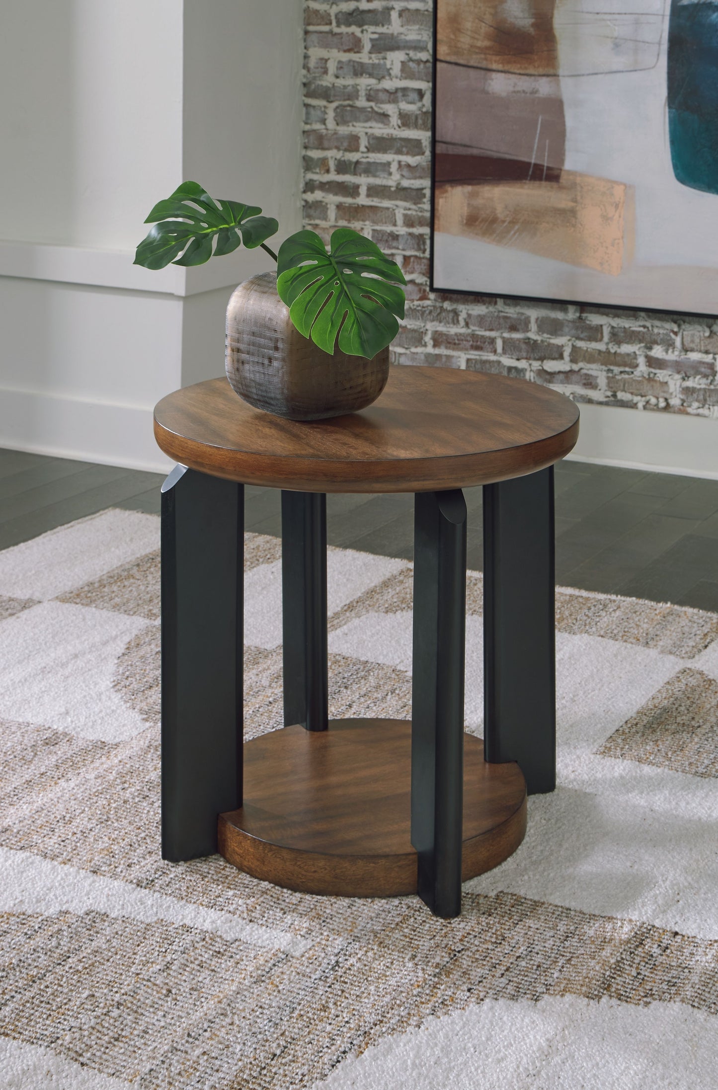 Kraeburn - Round End Table - Brown / Black